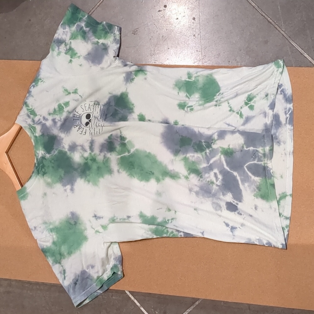 Fear the Sea Premium Tee Spray Green M